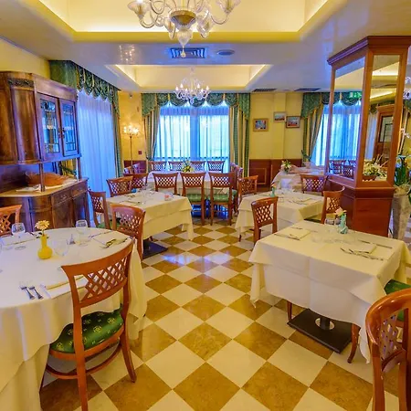 Park Ai Pini & Restaurant Ai Pini Отель