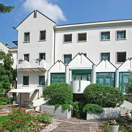 Park Ai Pini & Restaurant Ai Pini 4* Местре