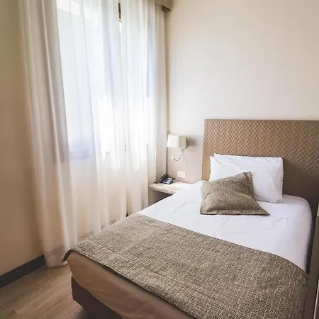 Отель Park Ai Pini & Restaurant Ai Pini 4*