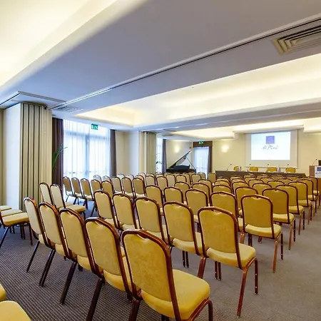 Отель Park Ai Pini & Restaurant Ai Pini Местре
