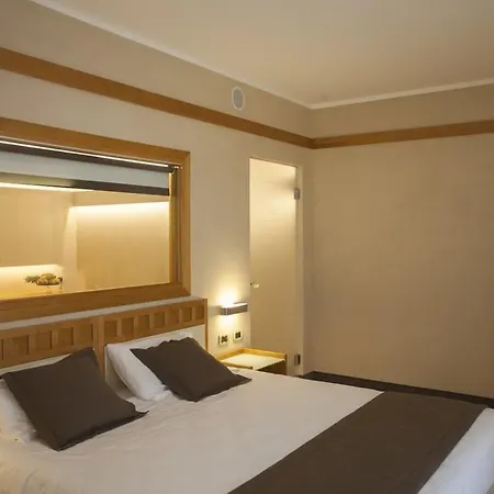 Отель Park Ai Pini & Restaurant Ai Pini 4*