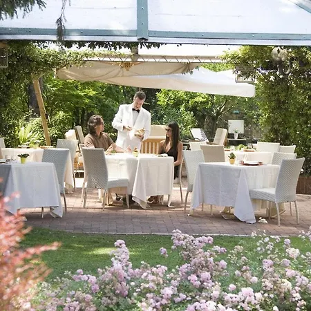 Отель Park Ai Pini & Restaurant Ai Pini