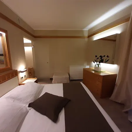 Hotell Park Ai Pini & Restaurant Ai Pini 4*